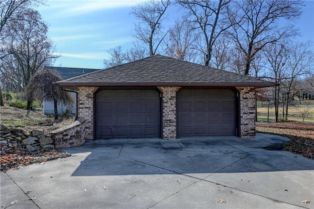 8044 Rock Creek Drive — photo 3