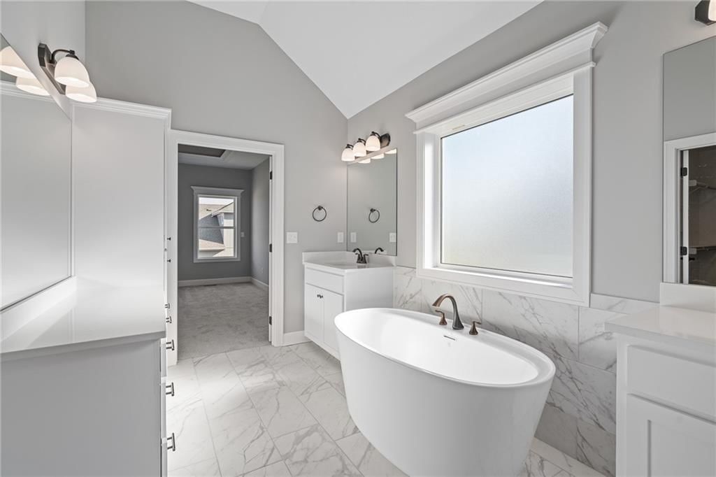 10205 N Winchester Avenue — photo 25