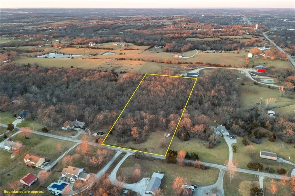 38502 E Parrent Road, Oak Grove, MO