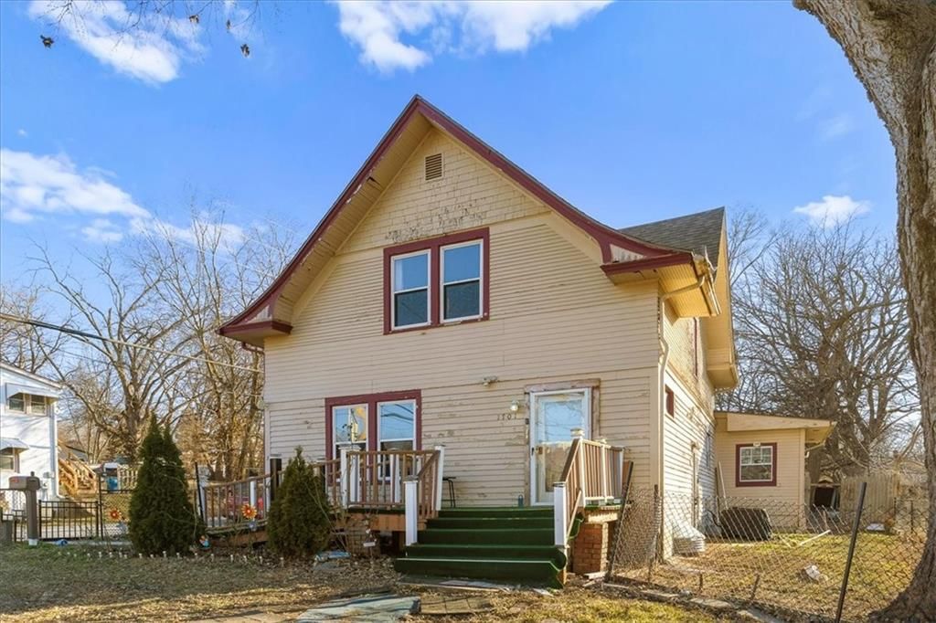 1701 W Walnut Street — photo 2
