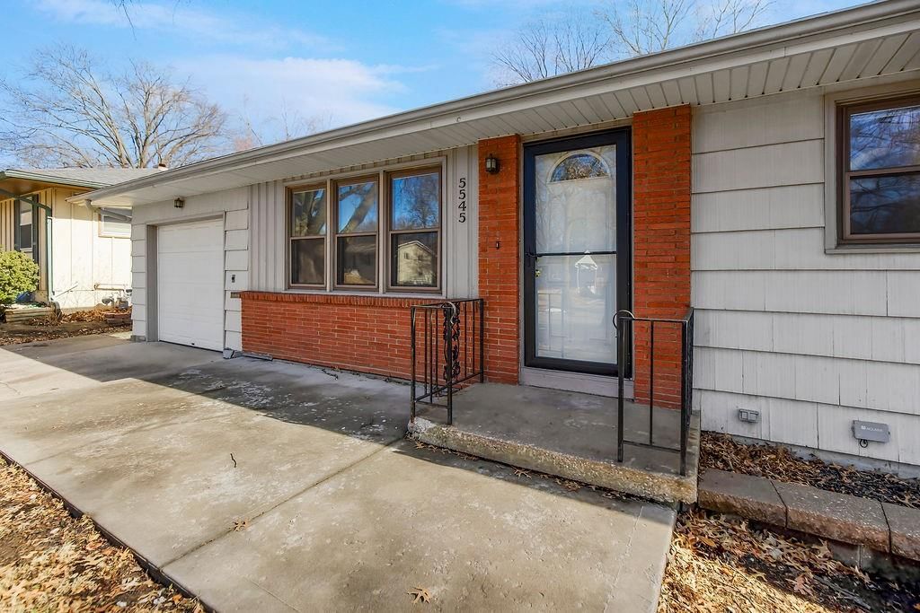 5545 N Woodland Avenue — photo 2