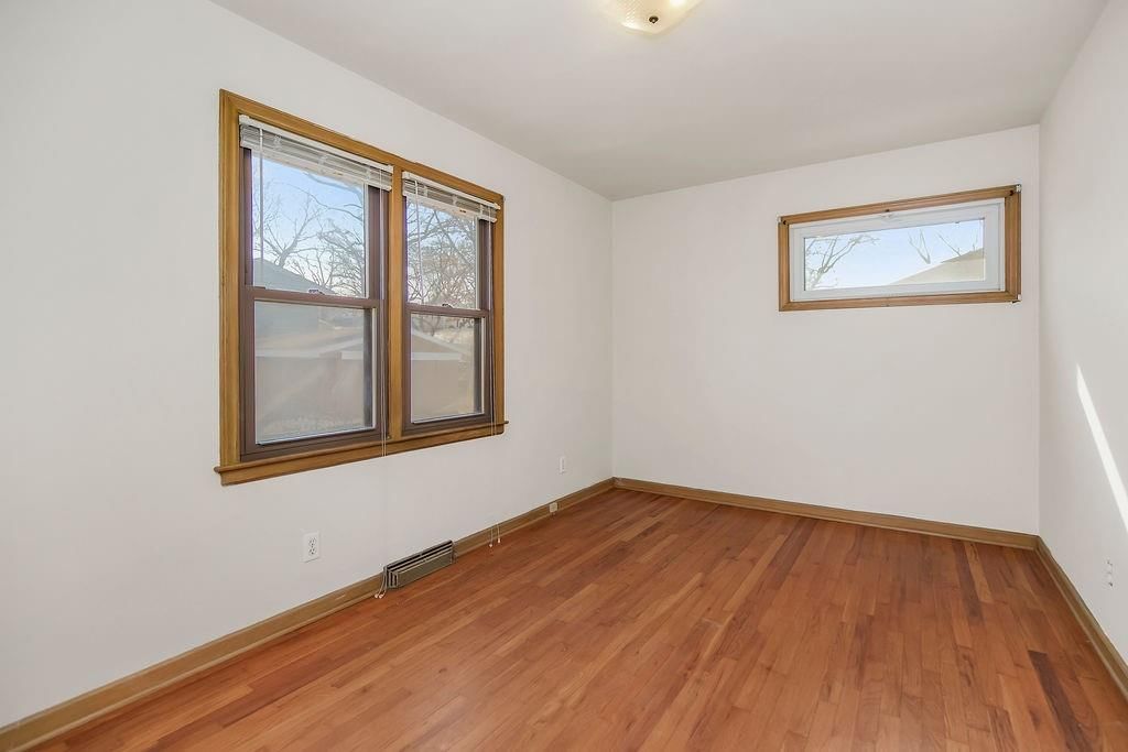 5545 N Woodland Avenue — photo 9