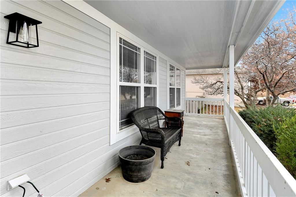 15609 Pebble Drive — photo 3