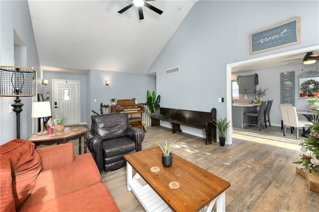 15609 Pebble Drive — photo 8