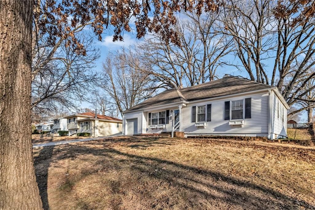 6215 N Garfield Street — photo 2