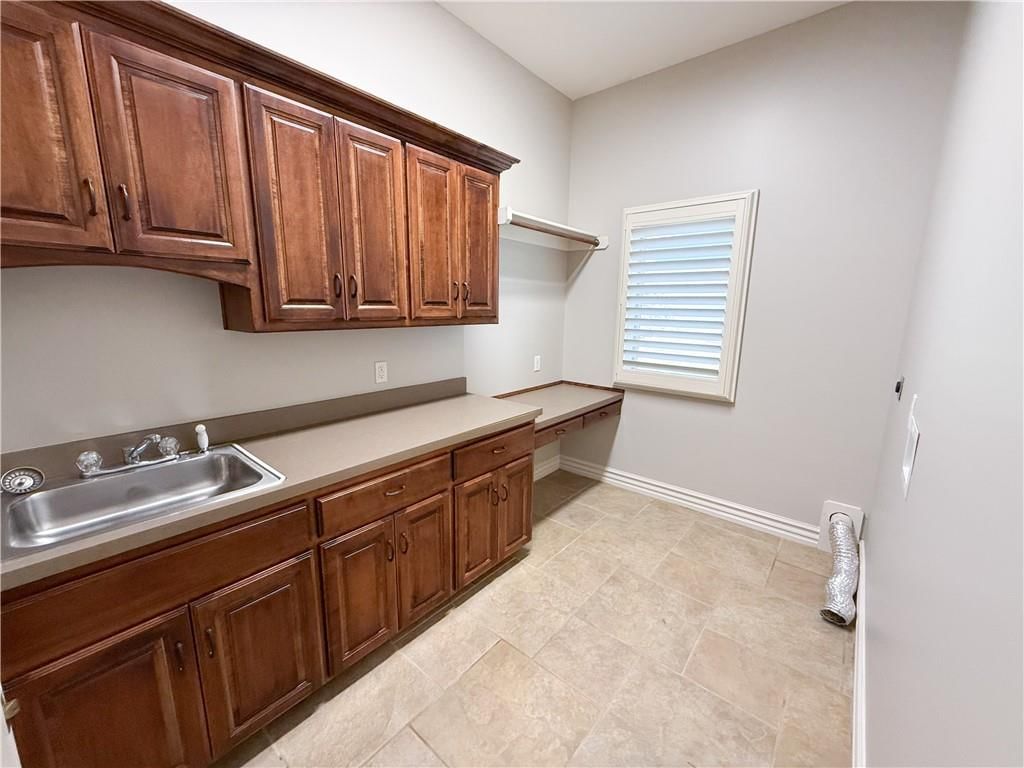1427 Young Circle — photo 24