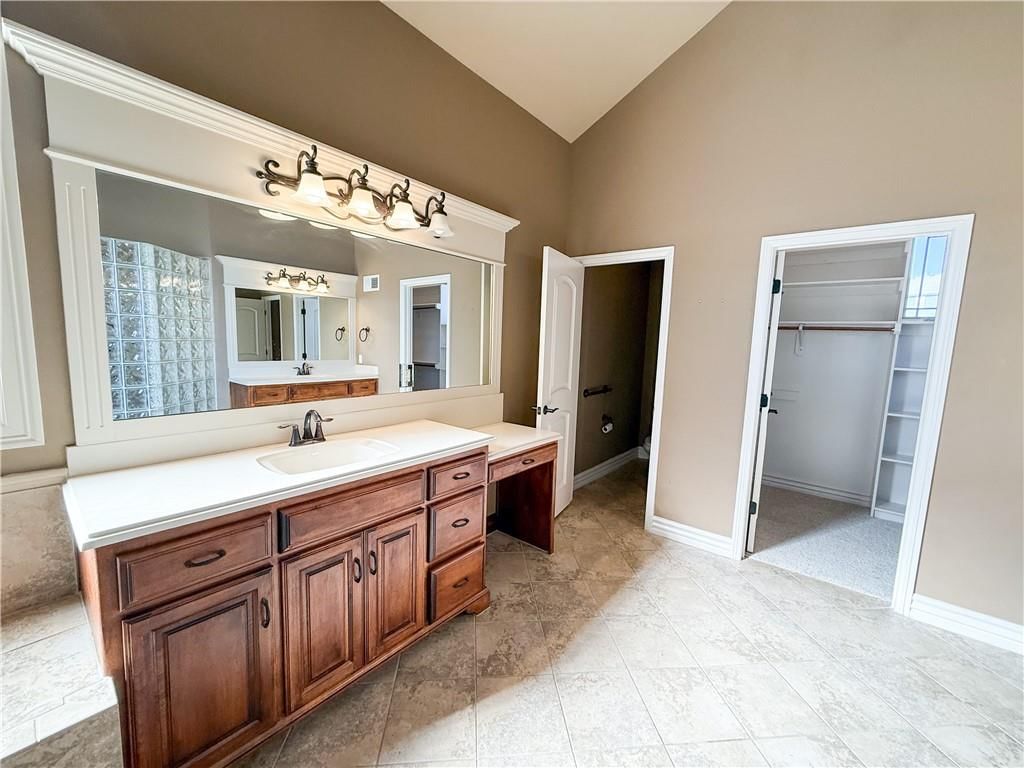 1427 Young Circle — photo 31