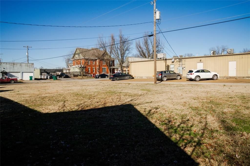 2324 Main Street — photo 28