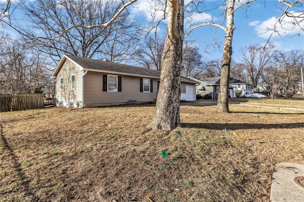 104 NW Walnut Street — photo 2