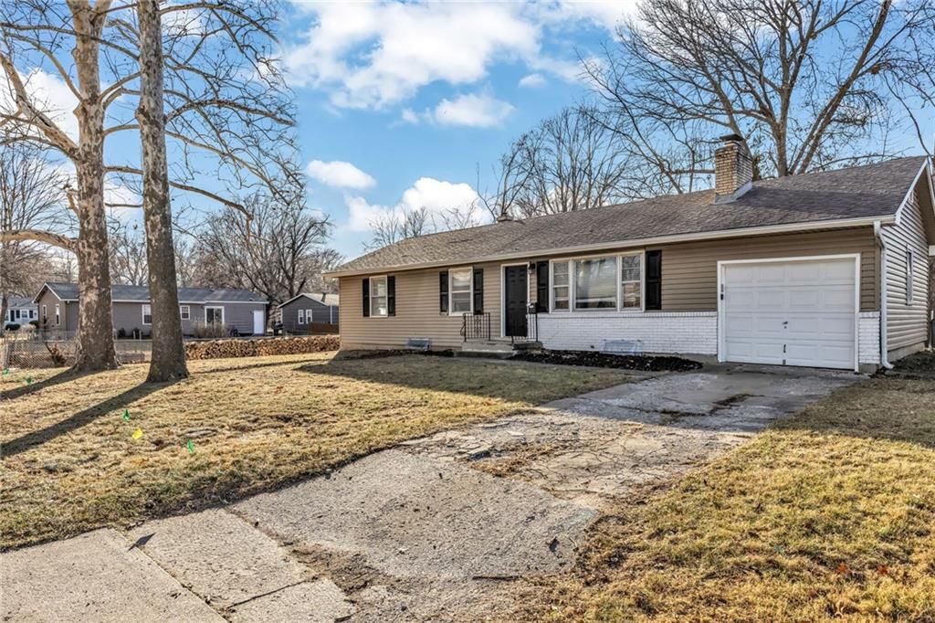 104 NW Walnut Street — photo 3