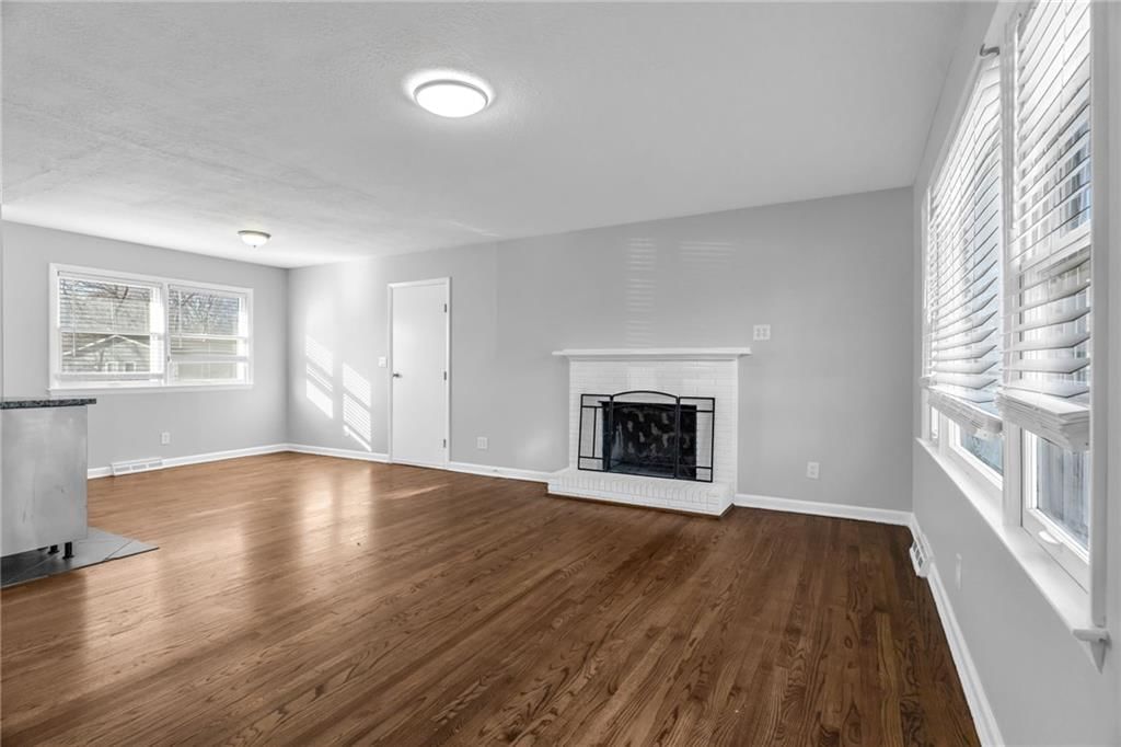104 NW Walnut Street — photo 4