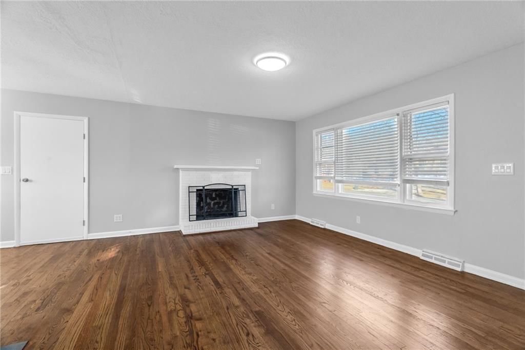 104 NW Walnut Street — photo 7