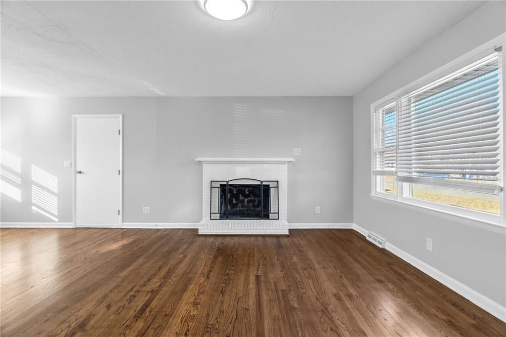 104 NW Walnut Street — photo 8