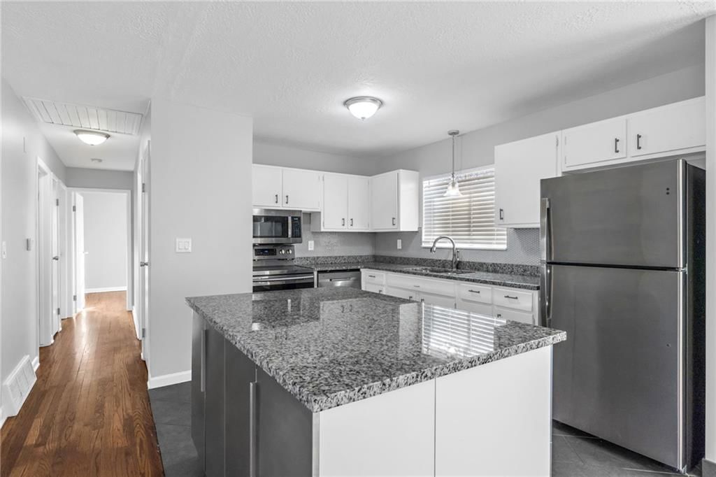104 NW Walnut Street — photo 12