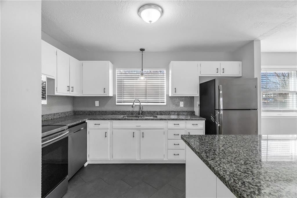 104 NW Walnut Street — photo 13