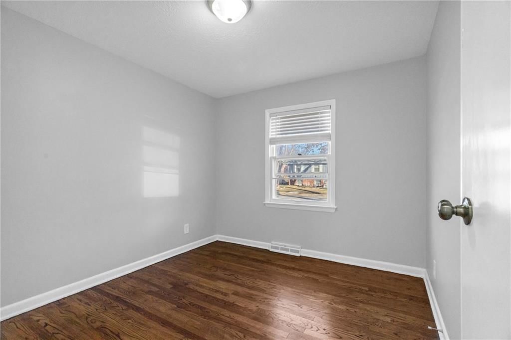 104 NW Walnut Street — photo 14