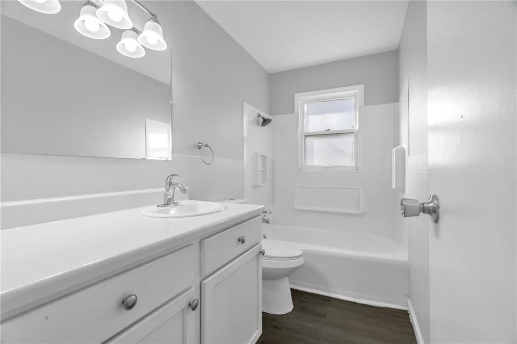 104 NW Walnut Street — photo 16