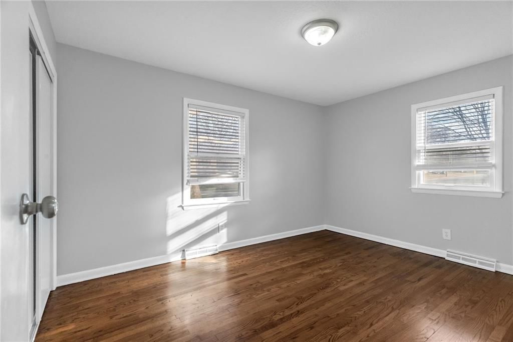 104 NW Walnut Street — photo 18