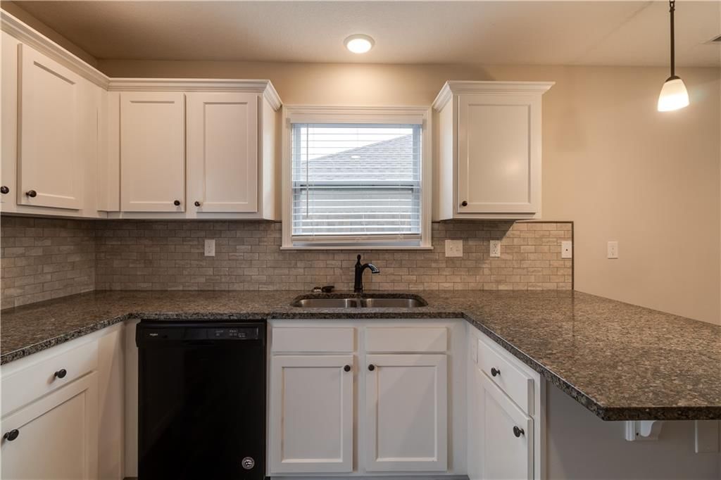 902 W 30th Street — photo 13