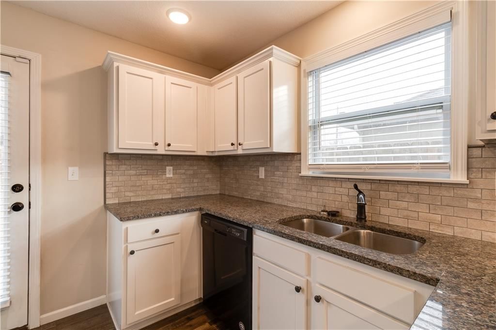 902 W 30th Street — photo 14