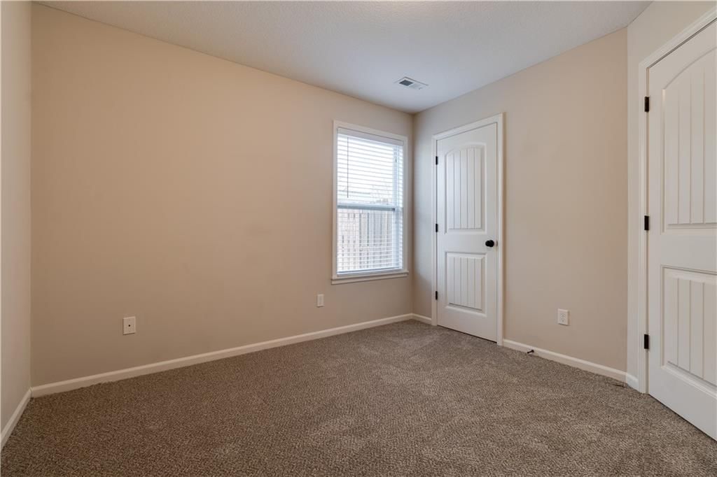 902 W 30th Street — photo 20