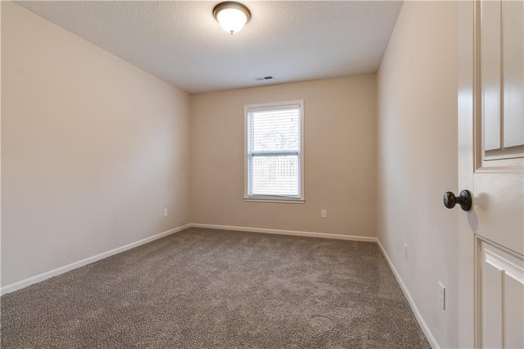 902 W 30th Street — photo 23