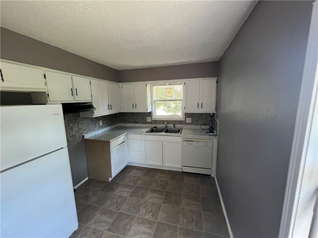 409 N Gilbert Street — photo 4