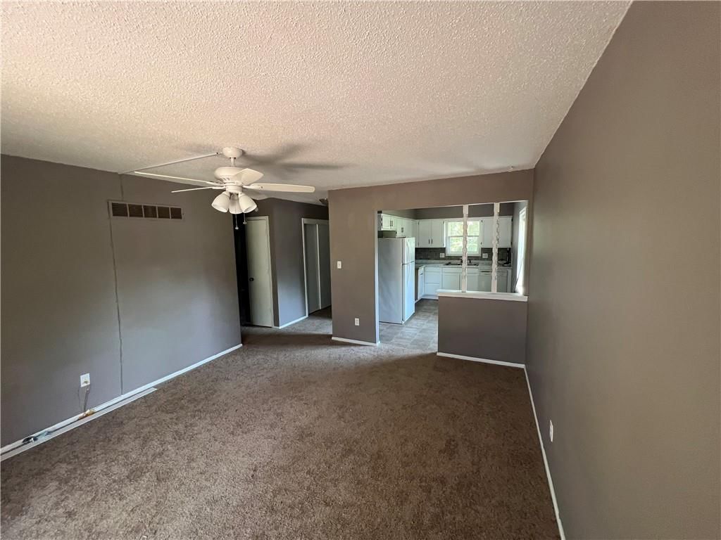 409 N Gilbert Street — photo 5