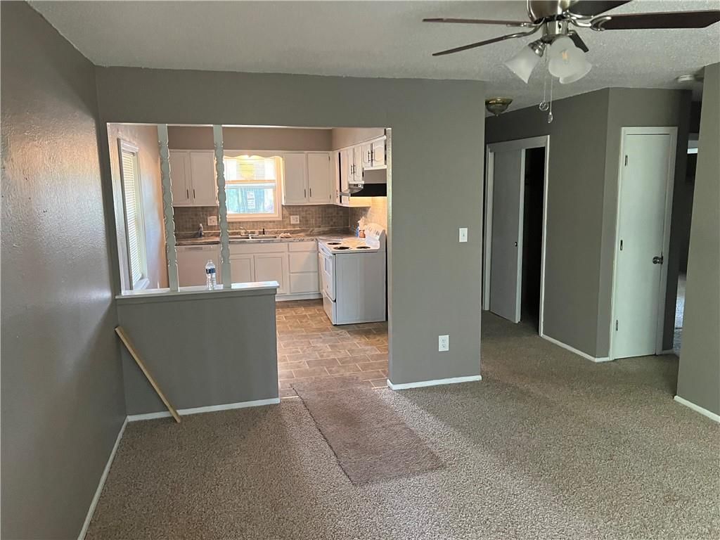 409 N Gilbert Street — photo 13