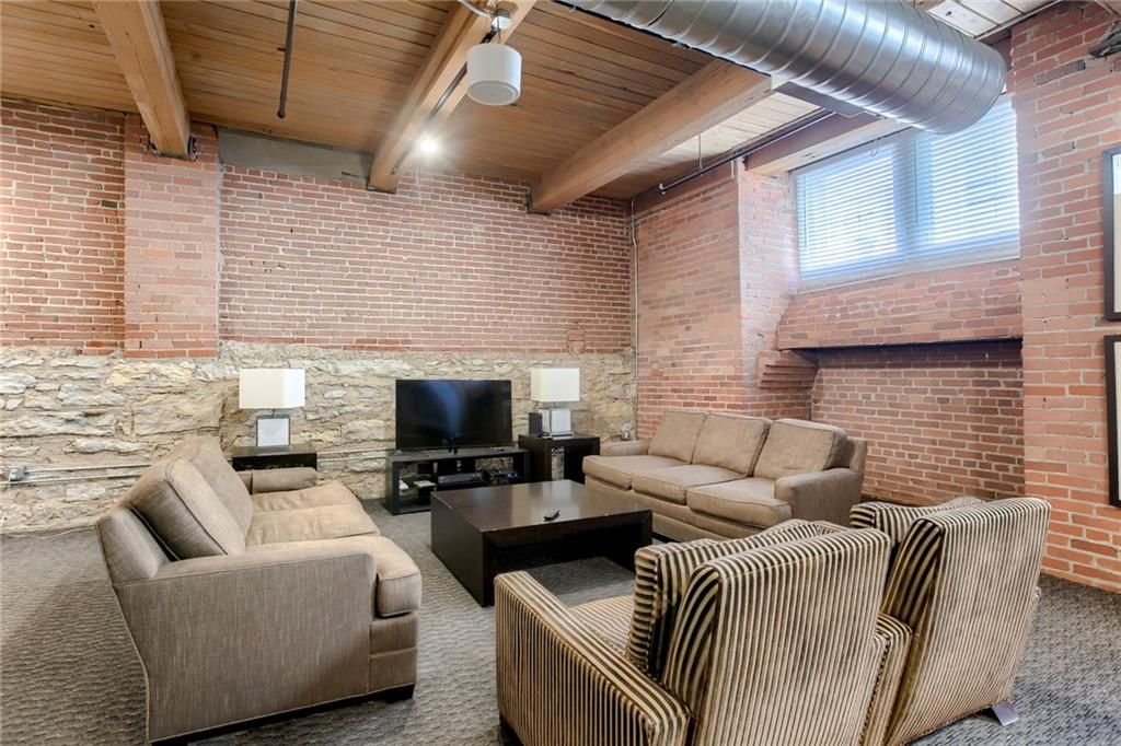 712 Broadway Boulevard — photo 37