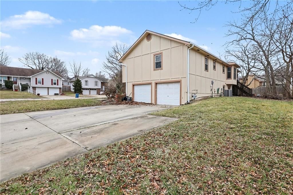1118 NE Deerbrook Terrace — photo 5