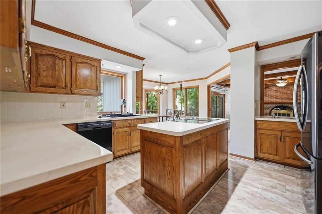 4100 NE SHADY LANE Drive — photo 16