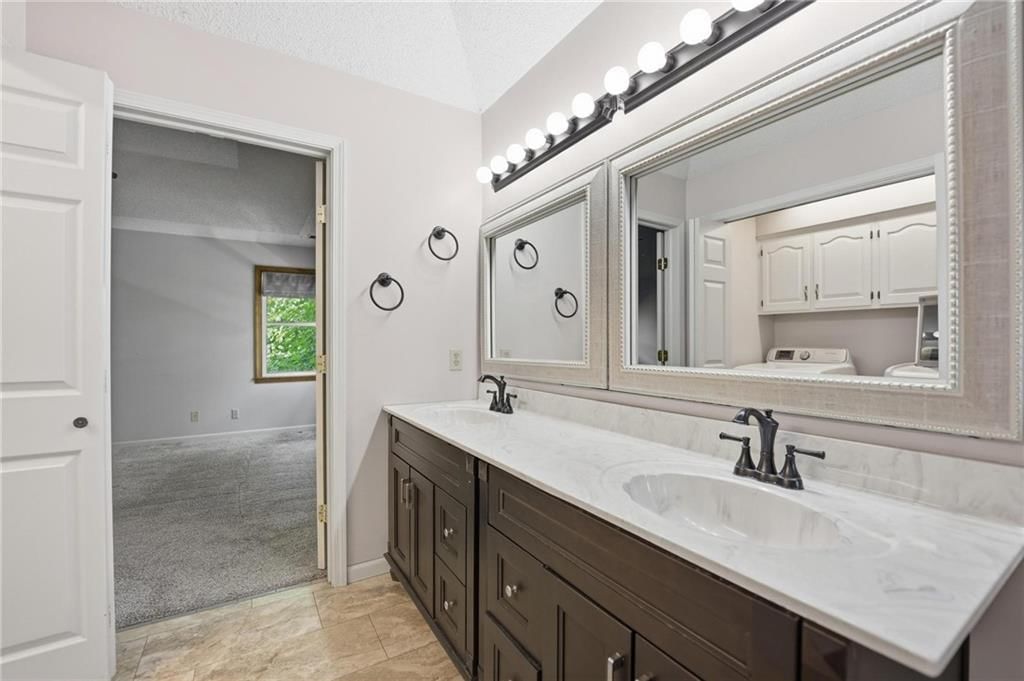 4100 NE SHADY LANE Drive — photo 36