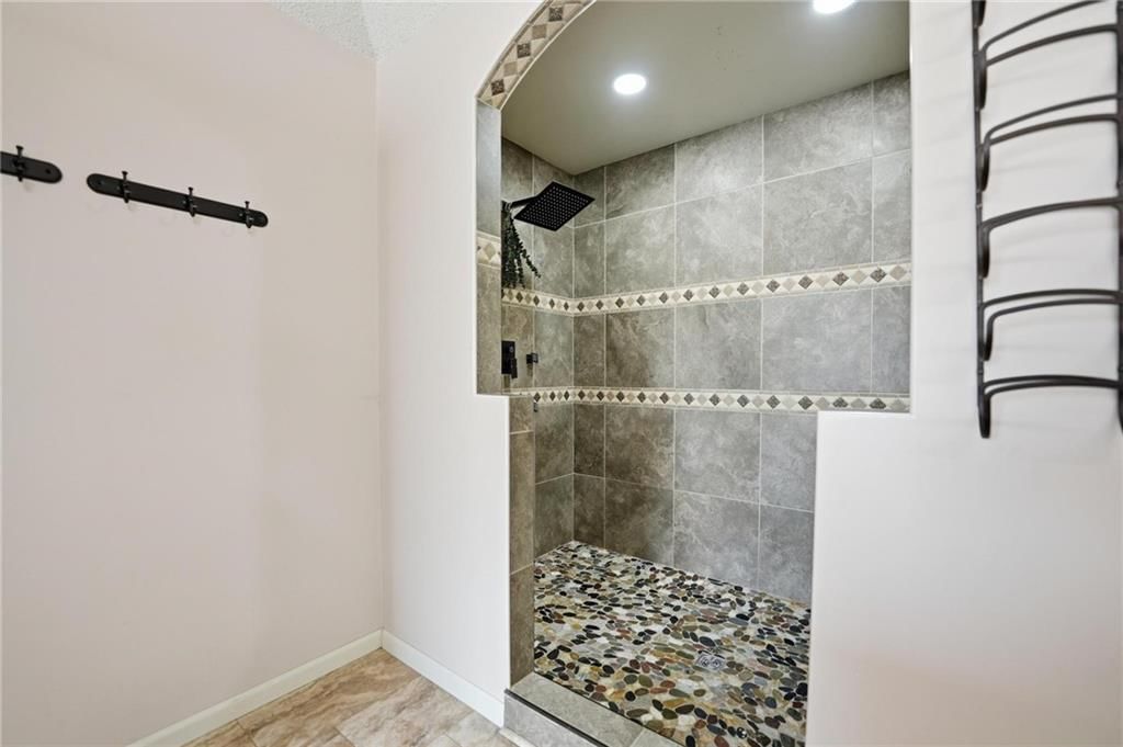 4100 NE SHADY LANE Drive — photo 37