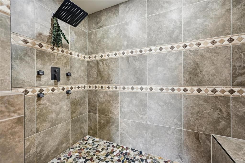 4100 NE SHADY LANE Drive — photo 38