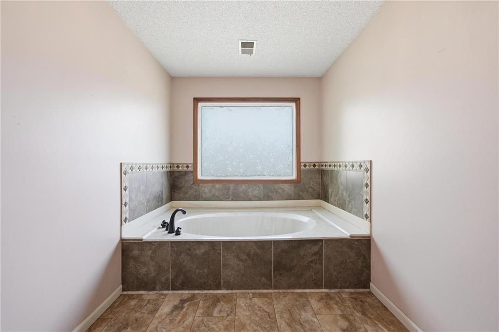 4100 NE SHADY LANE Drive — photo 41