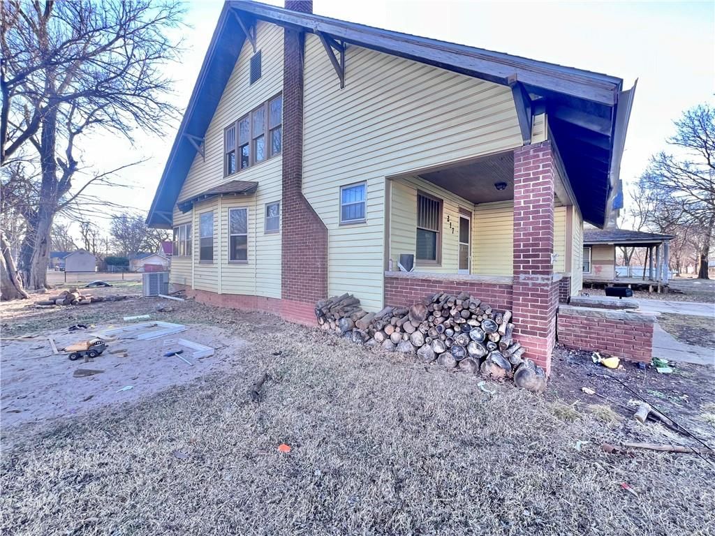 217 W 1st Street — photo 3