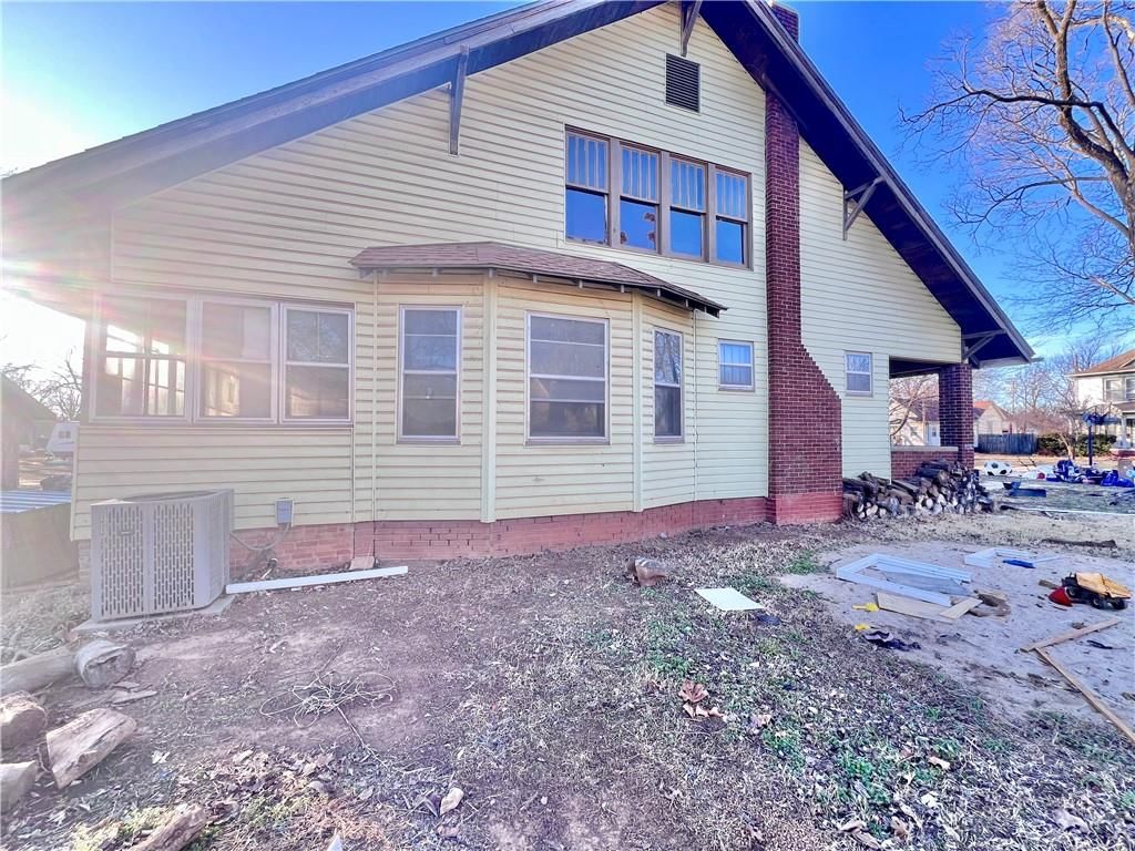 217 W 1st Street — photo 4