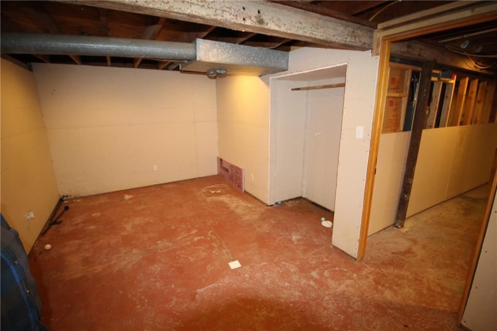 13612 Stillwell Road — photo 43