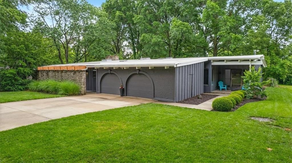 12618 Oakmont Drive, Kansas City, MO
