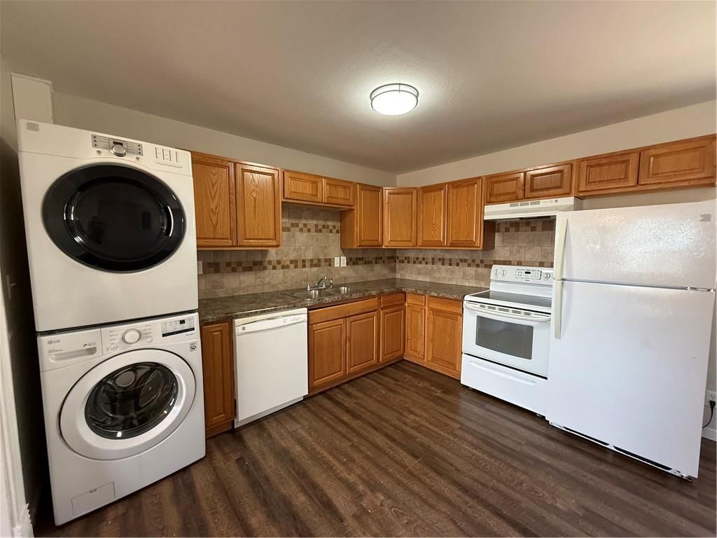 122 Lincoln Terrace — photo 2