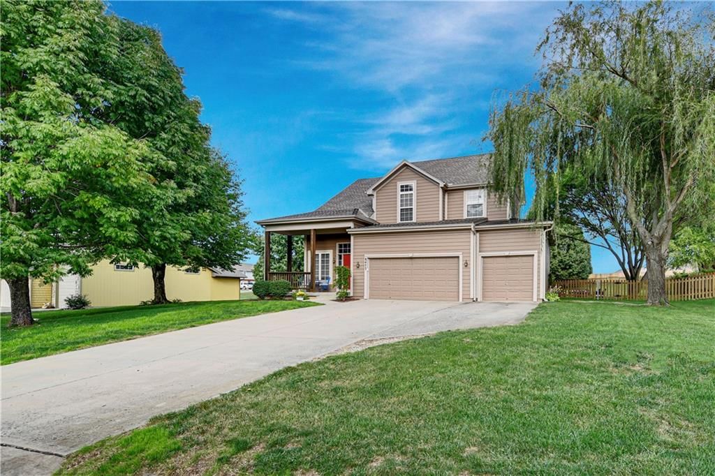 8477 Timber Trails Drive, De Soto, KS