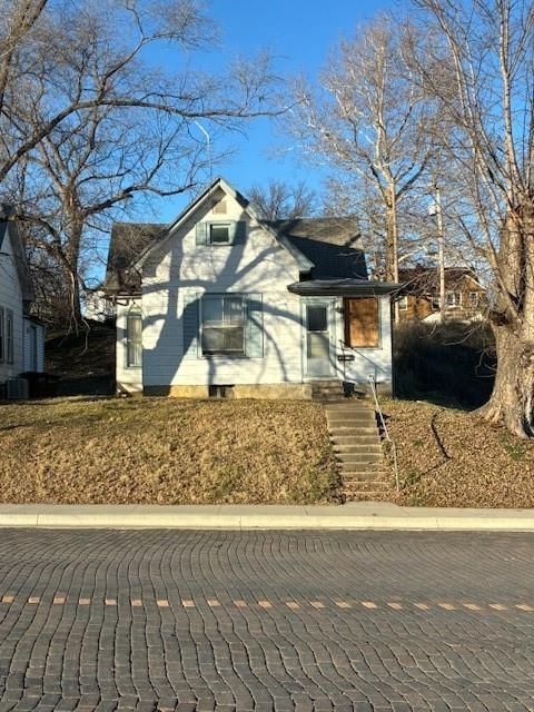 1013 Commercial Street — photo 1