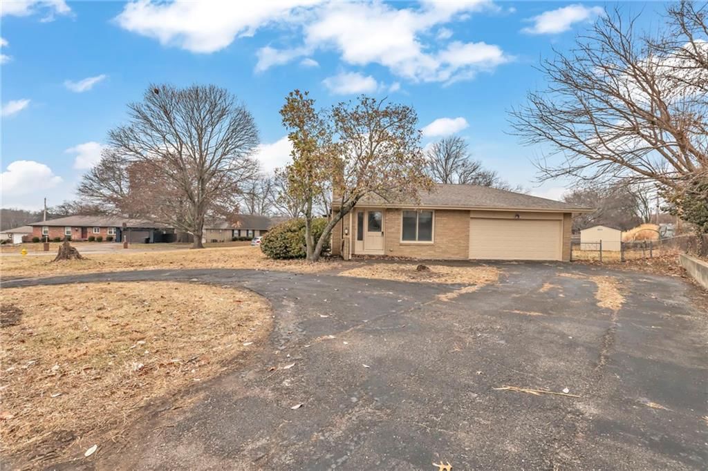 8112 Raytown Road — photo 3