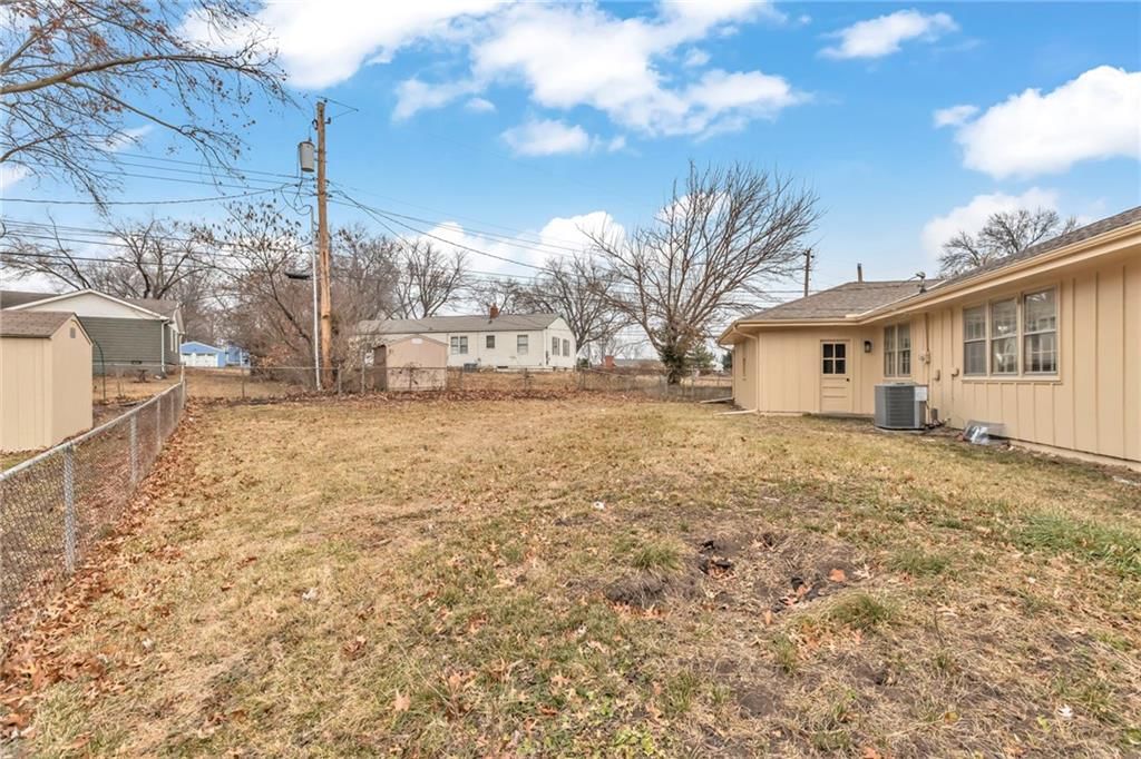 8112 Raytown Road — photo 24