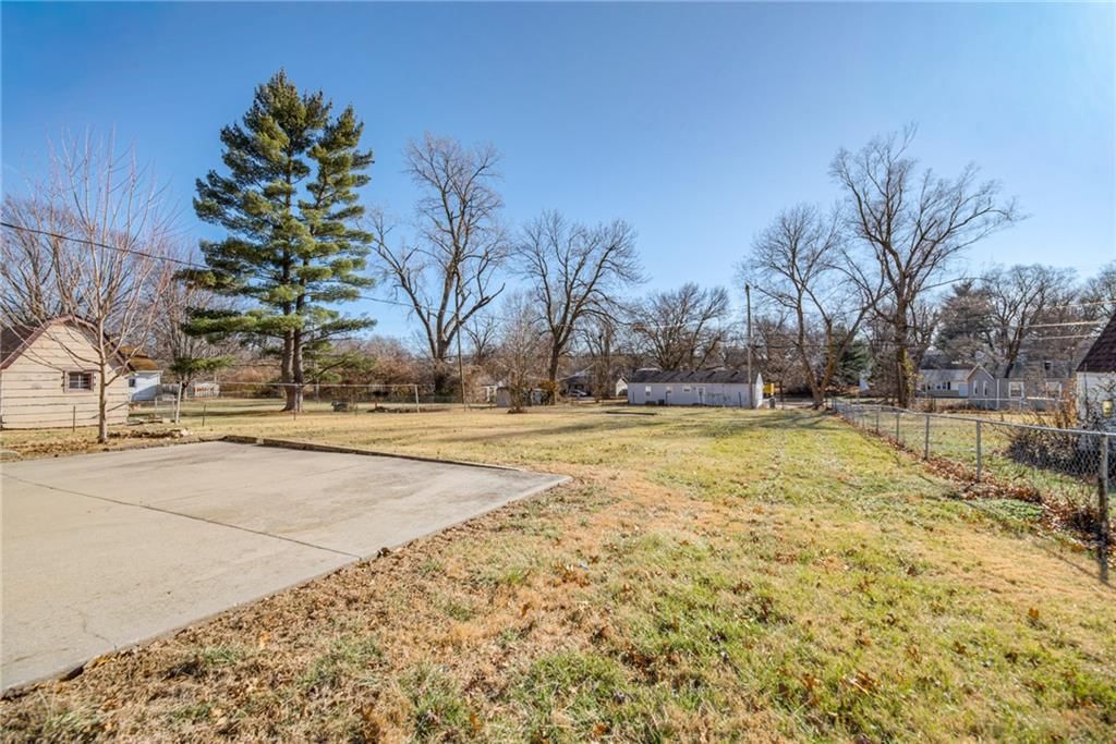 9405 E 68th Terrace — photo 32