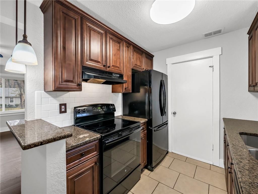5700 Walmer Street — photo 10