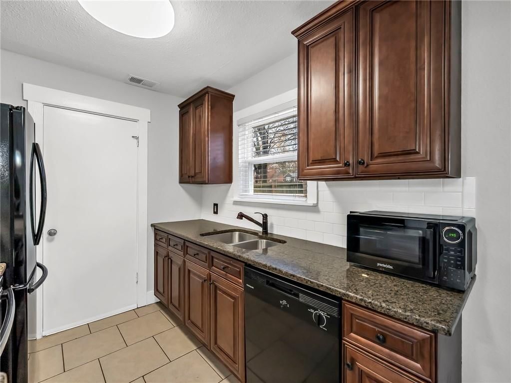 5700 Walmer Street — photo 11
