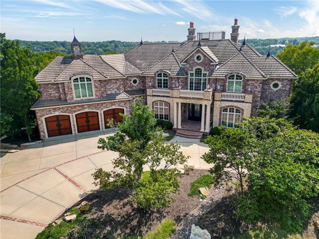 27596 W Highland Circle, Olathe, KS