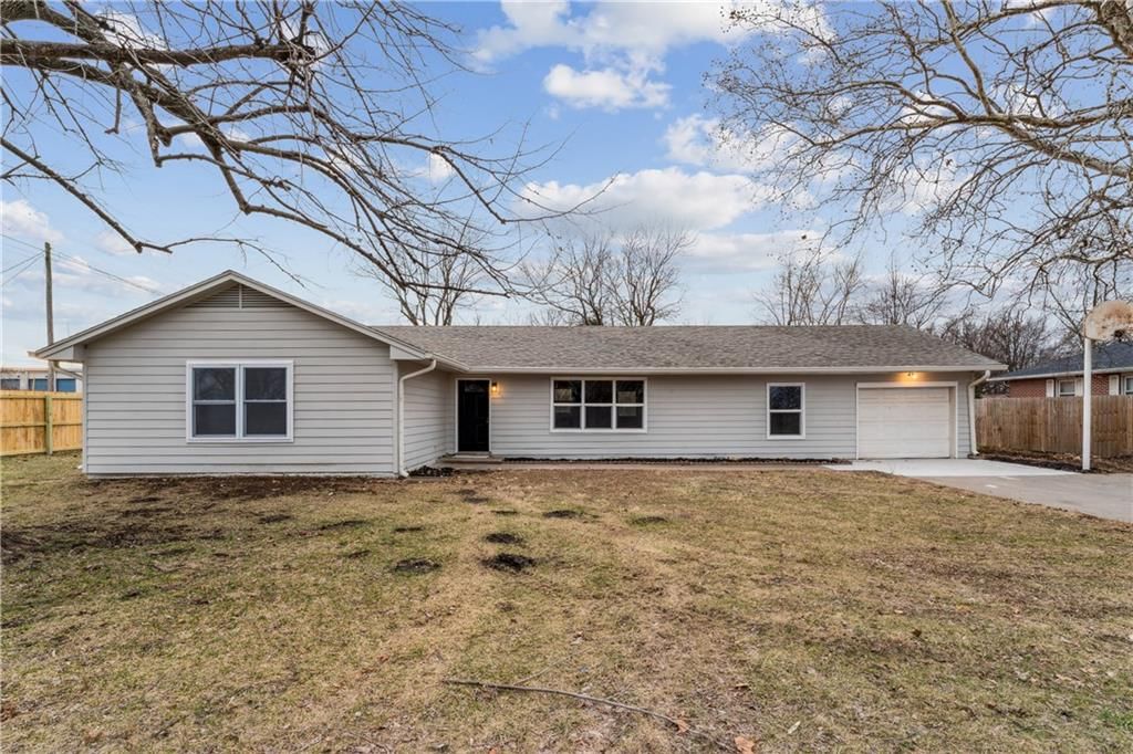 453 W 1st Street, Peculiar, MO